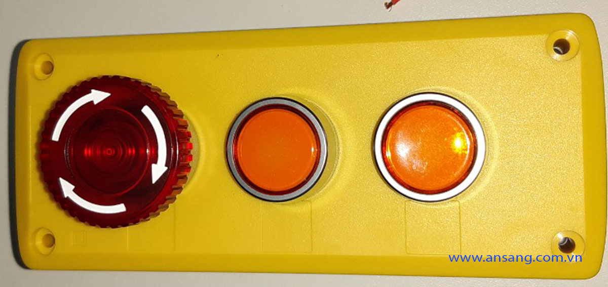 Hình ảnh hộp nút nhấn điều khiển có gắn nút nhấn có đèn led